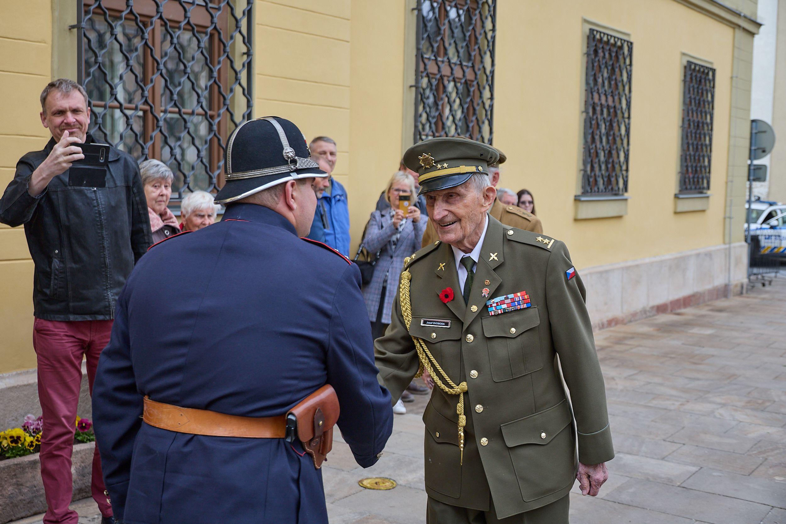 Válka mu vzala kamarády. Jen náhodou jsem přežil, vzpomíná veterán Josef Svoboda