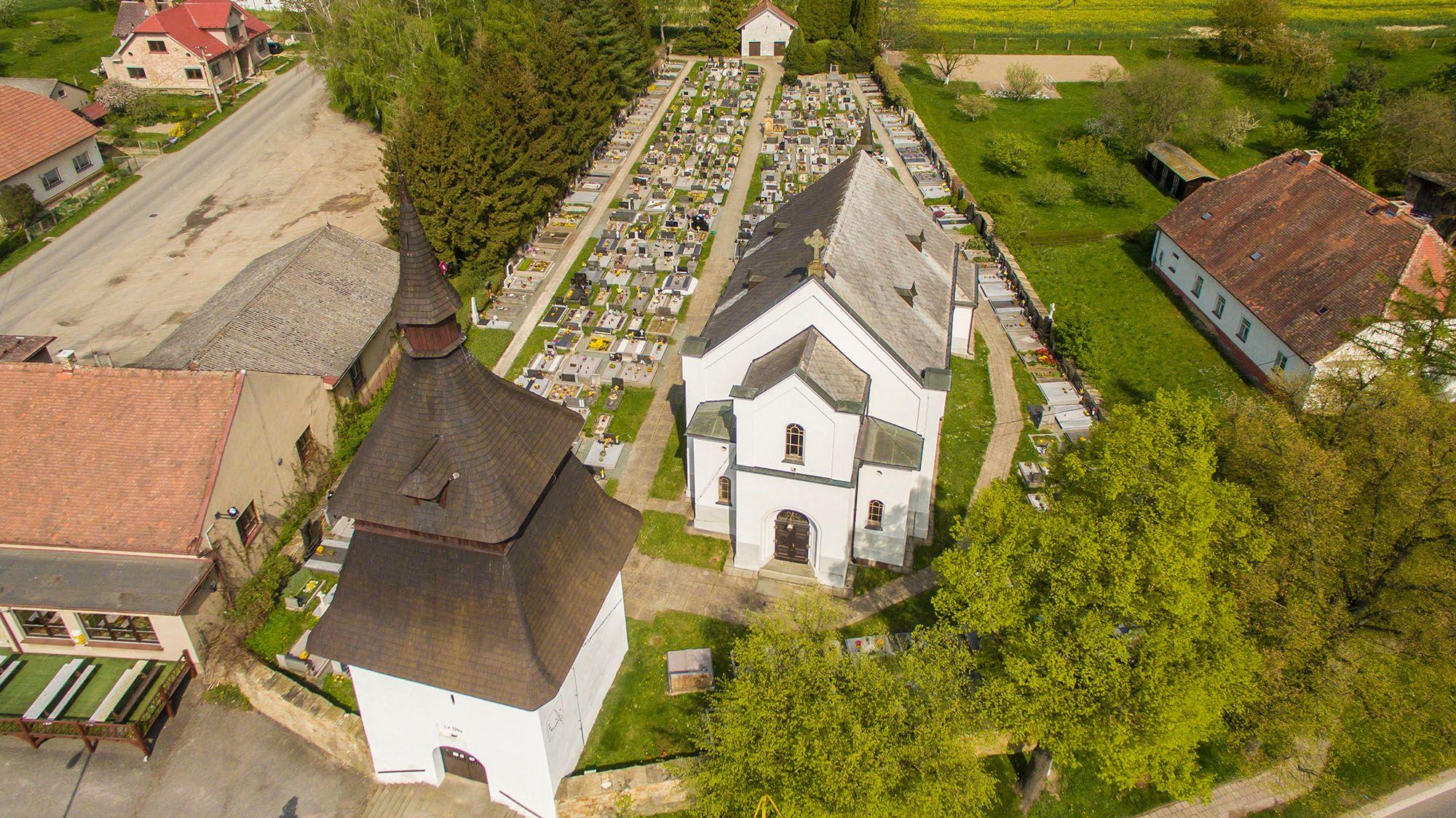 O zaseknuté sekyře ve střeše zvonice v Bílém Újezdu