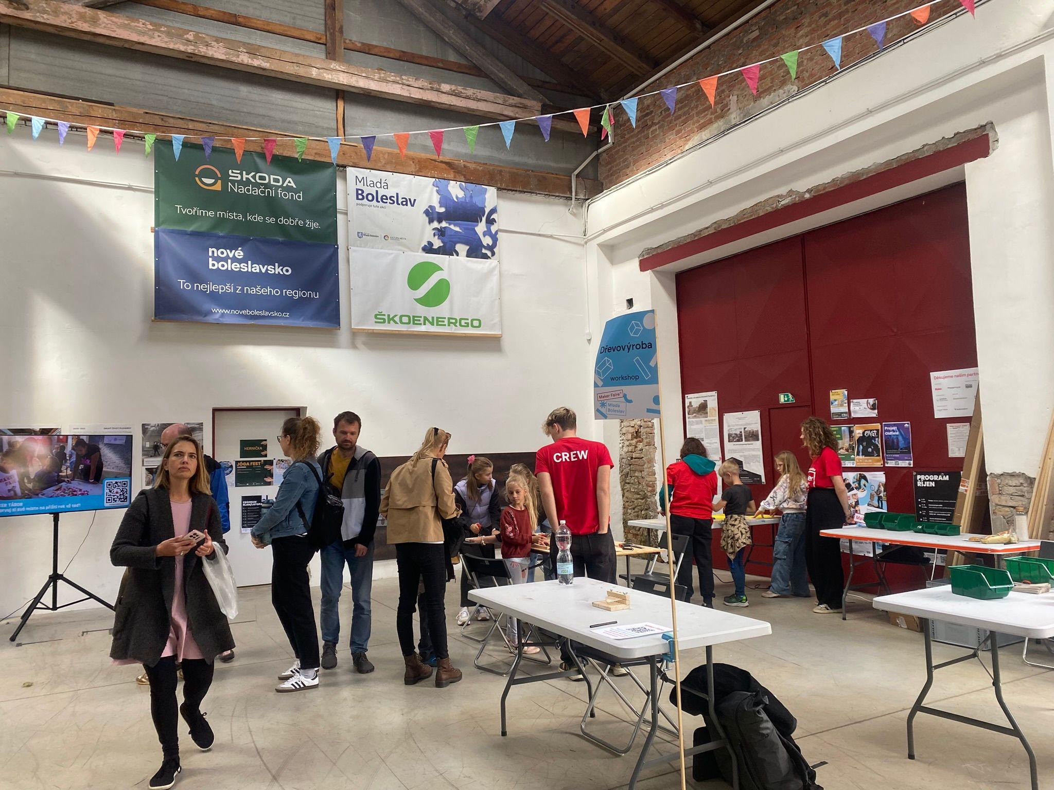 V Pluhárně to bzučelo nápady. Zaujaly vodní rakety i elektřina z moči