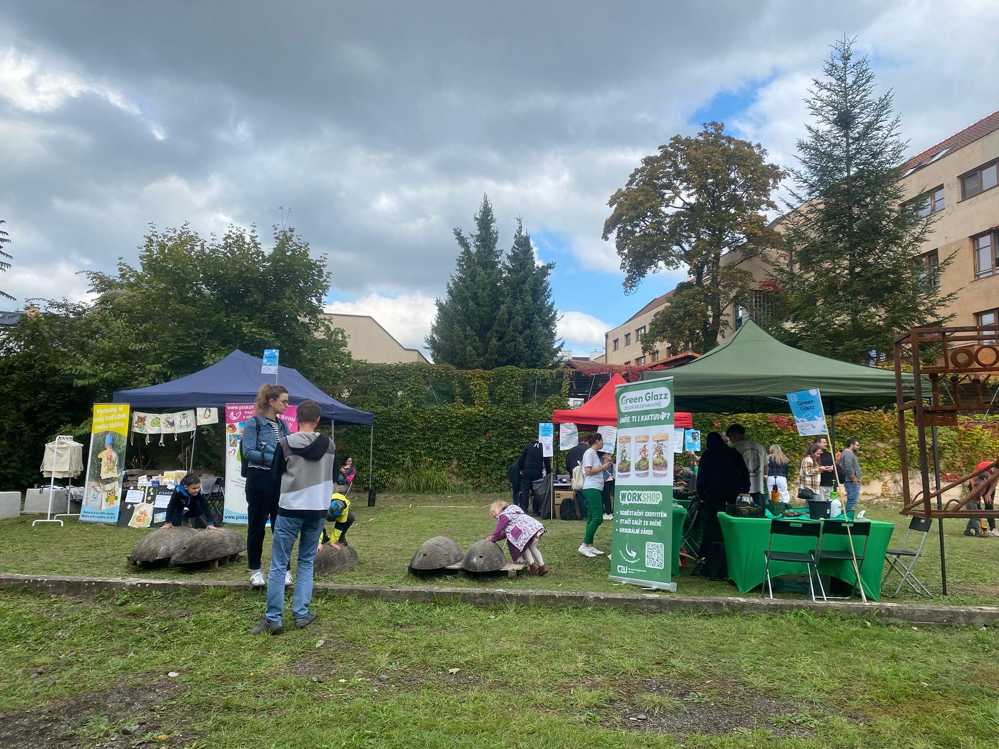V Pluhárně to bzučelo nápady. Zaujaly vodní rakety i elektřina z moči