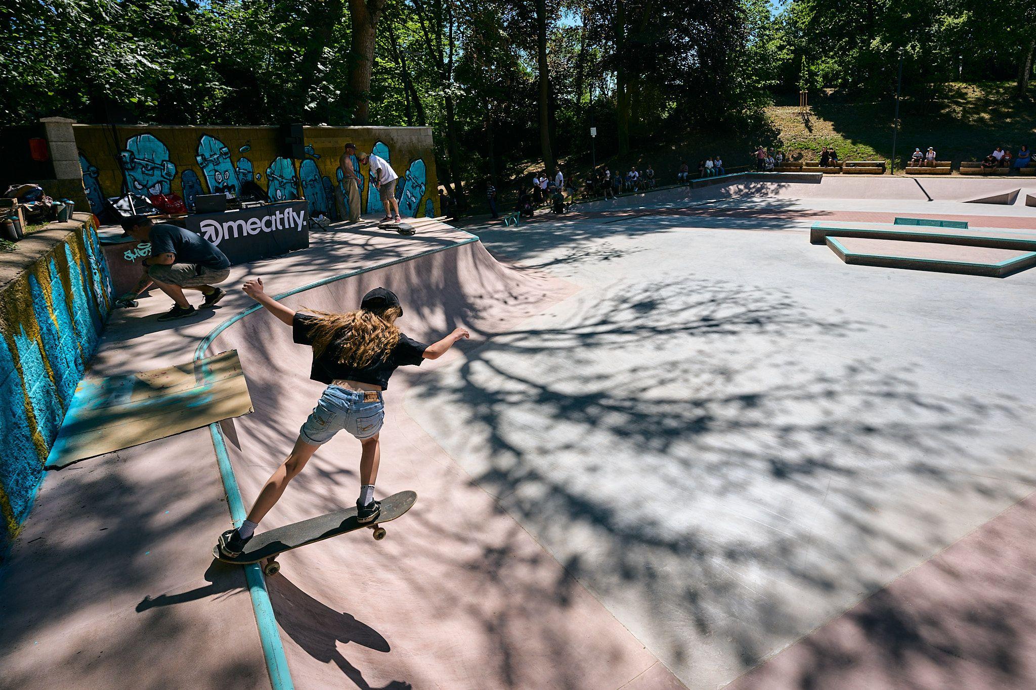 Od starých plechů k modernímu betonu. Mnichovo Hradiště má skatepark špičkových parametrů