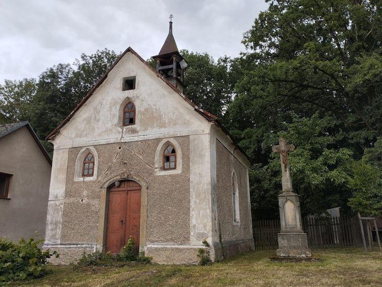 Nenápadné Chábory ukrývají mohylové pohřebiště i zaniklý hrad