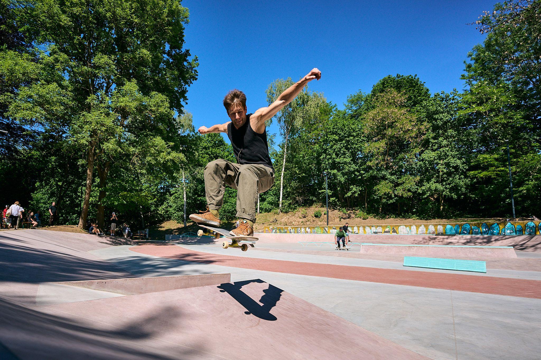 Od starých plechů k modernímu betonu. Mnichovo Hradiště má skatepark špičkových parametrů