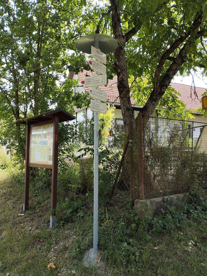 Nenápadné Chábory ukrývají mohylové pohřebiště i zaniklý hrad