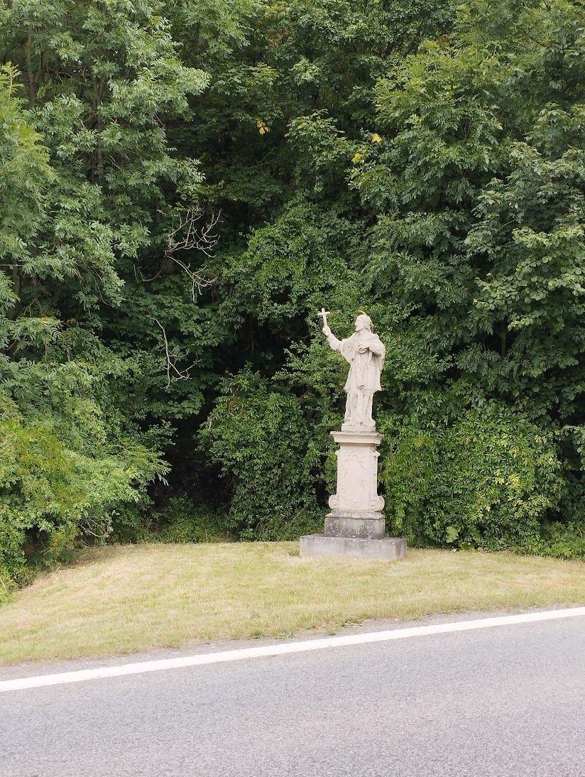 Nenápadné Chábory ukrývají mohylové pohřebiště i zaniklý hrad