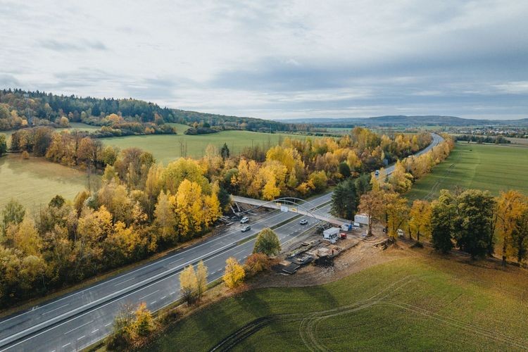 Historická cesta z Mnichova Hradiště je obnovena. Díky lávce od Pleskota