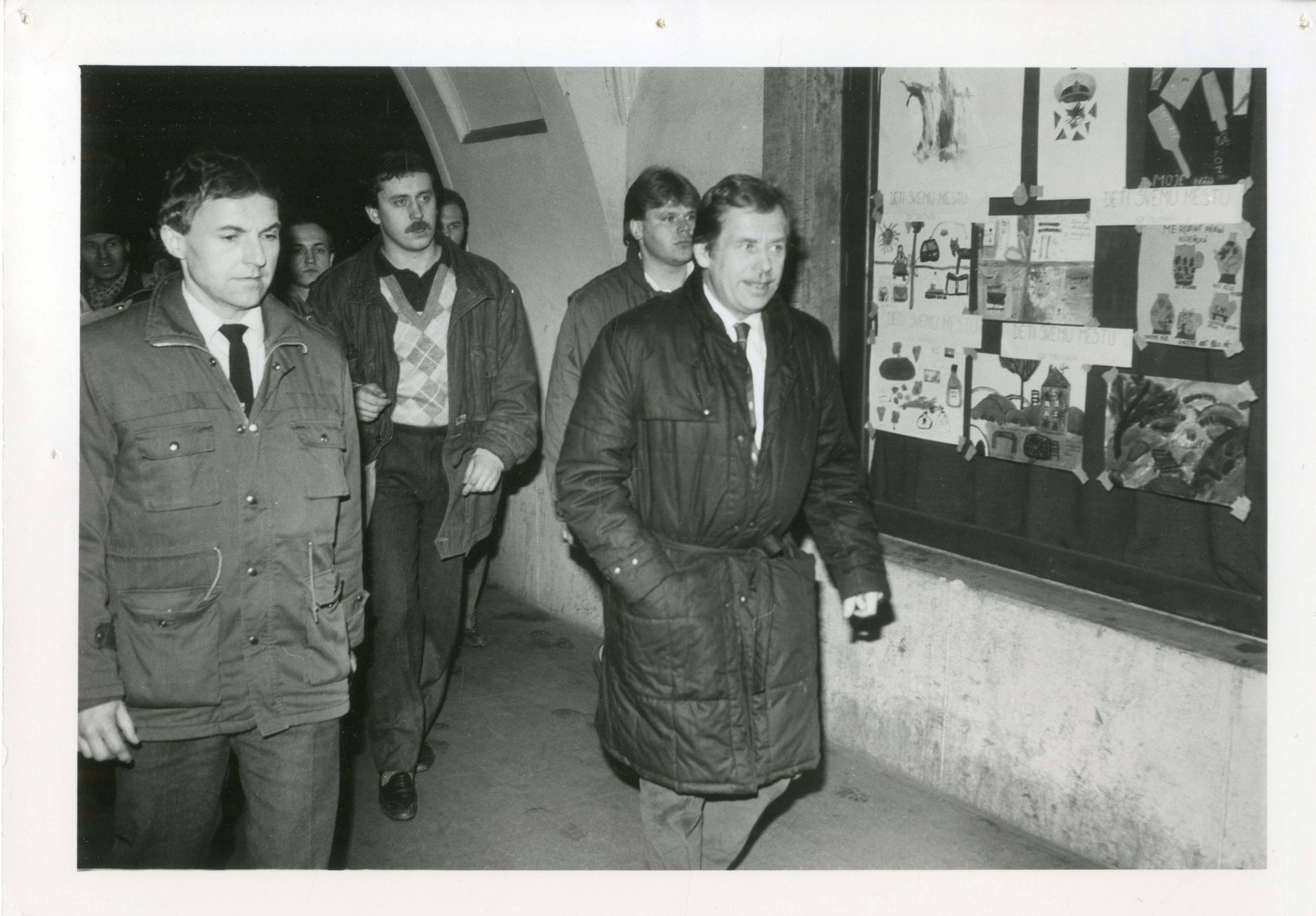 https://noveregiony.fra1.digitaloceanspaces.com/uvodni_Vaclav_Havel_Trutnov_rok_1990_5311226757.jpg