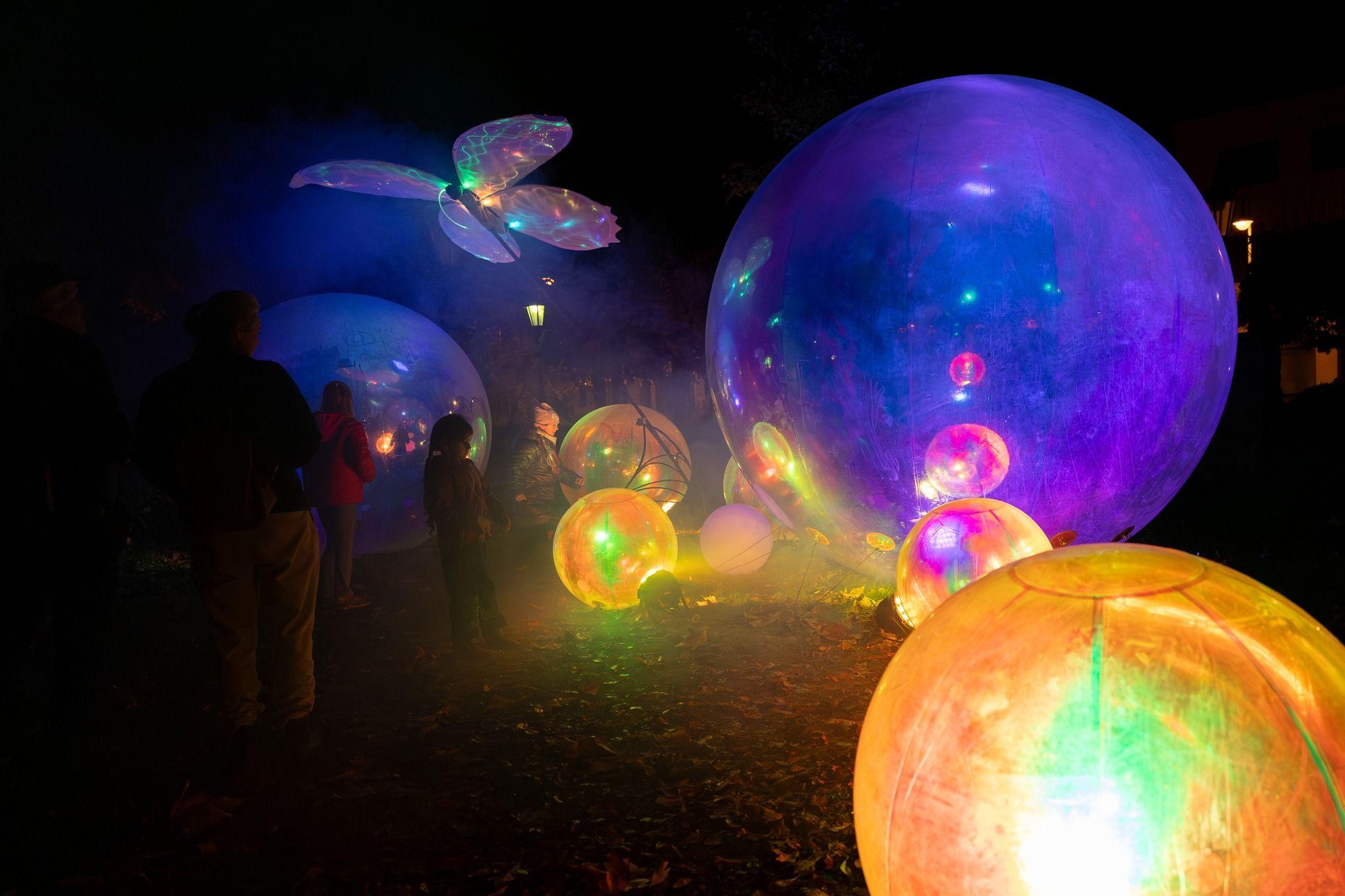 Když město promluví světlem: Maják rozzářil Bělou pod Bezdězem