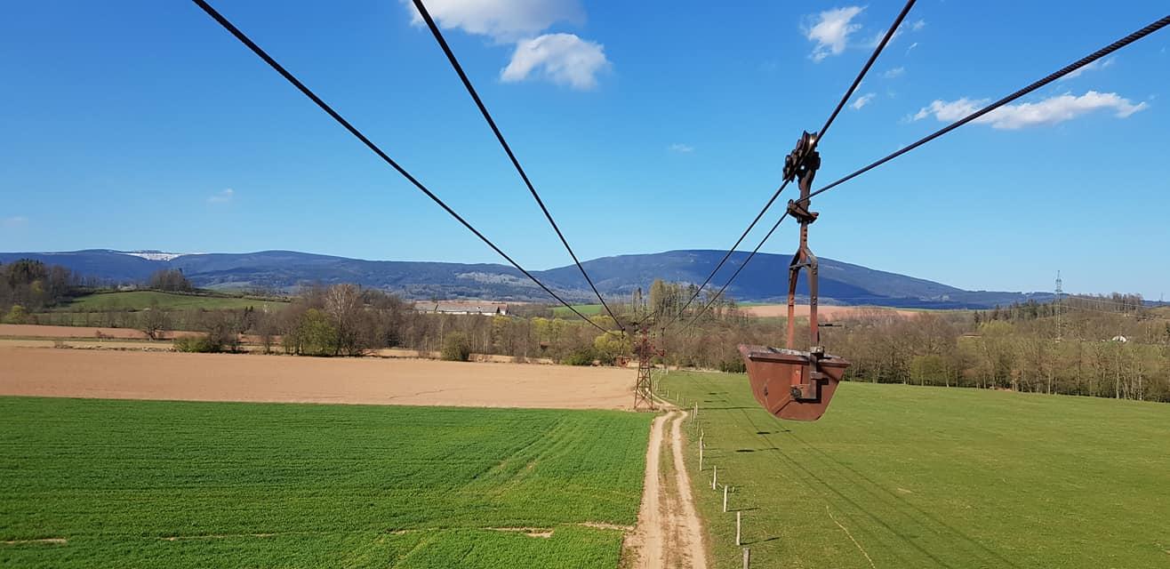 Fenomén: nejdelší středoevropská lanovka spojuje Černý Důl a Kunčice nad Labem
