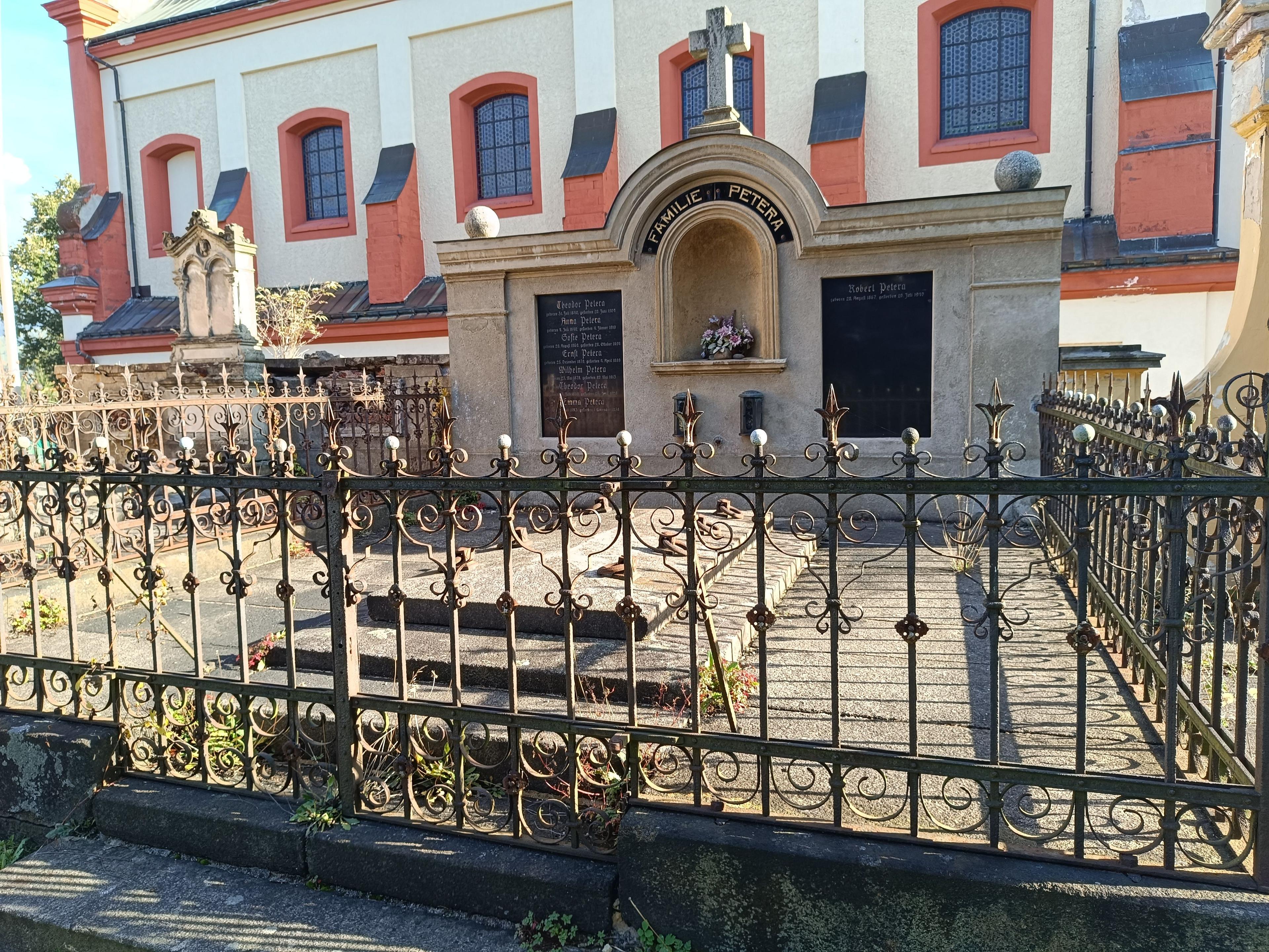 Fenomén: hřbitovní stezka ve Vrchlabí vzpomíná na místní osobnosti