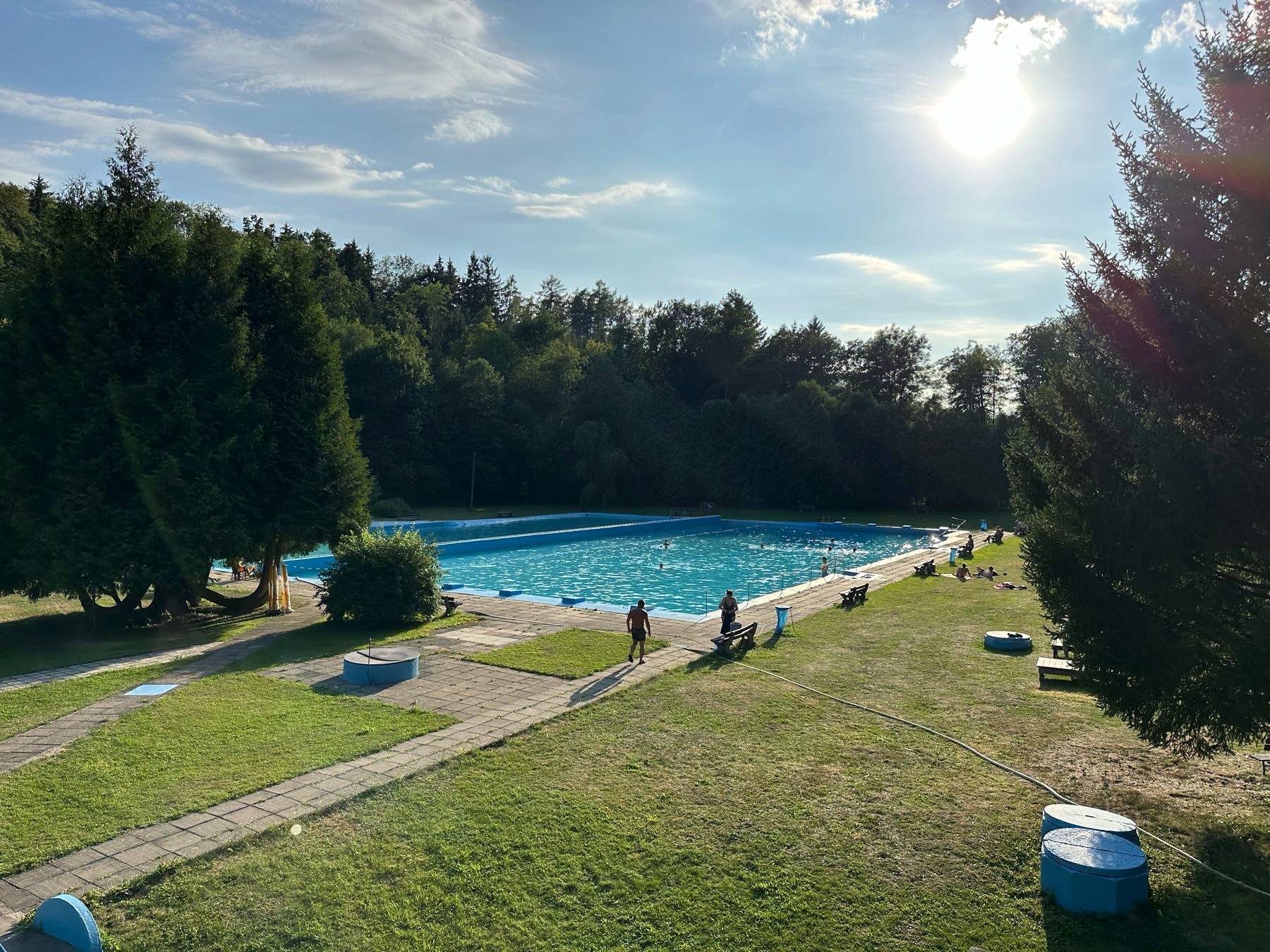 https://noveregiony.fra1.digitaloceanspaces.com/Vcelne_koupaliste2_75884649a7.jpeg