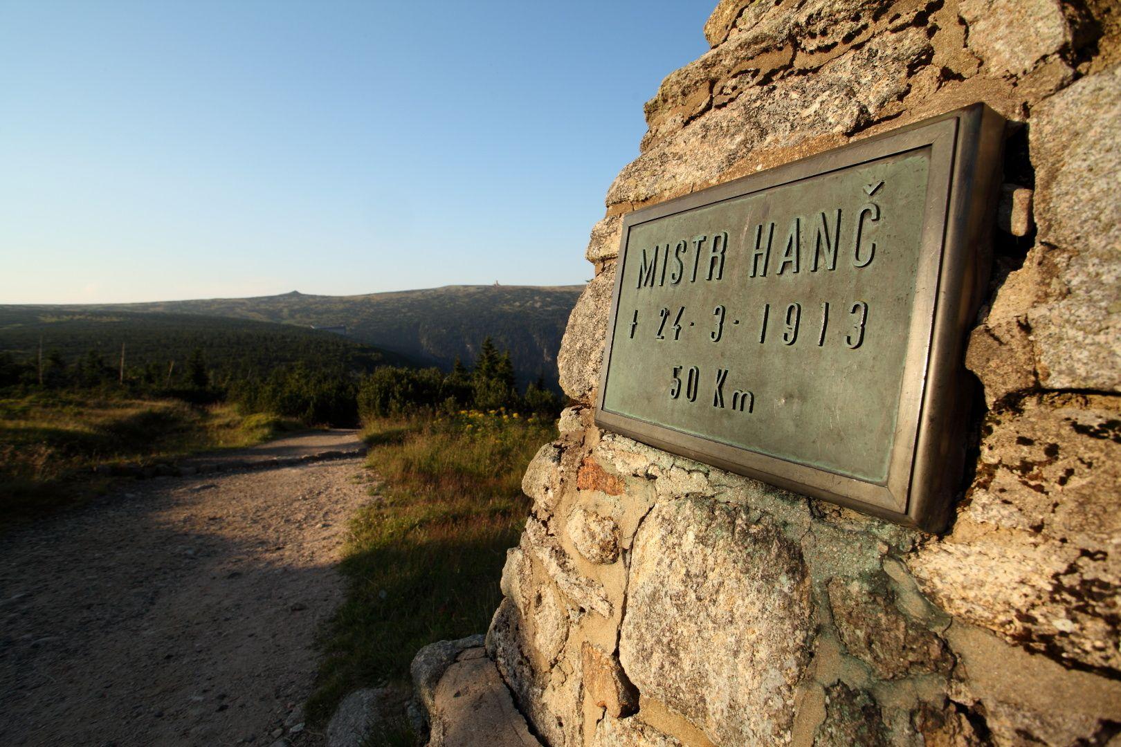 Hanč, Vrbata a Rath. Tři lidské příběhy z osudového závodu