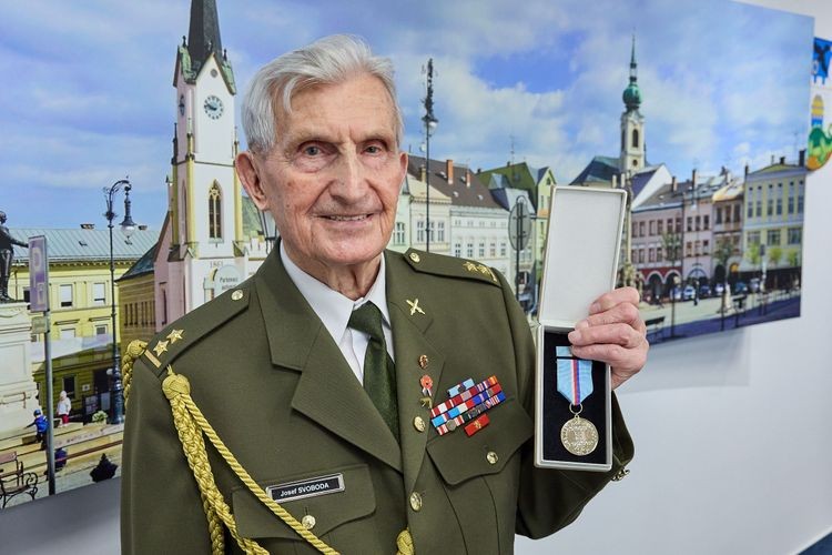 Válka mu vzala kamarády. Jen náhodou jsem přežil, vzpomíná veterán Josef Svoboda